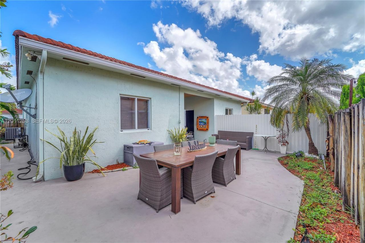 16266 SW 54th Ter , Miami, FL 33185 Photo