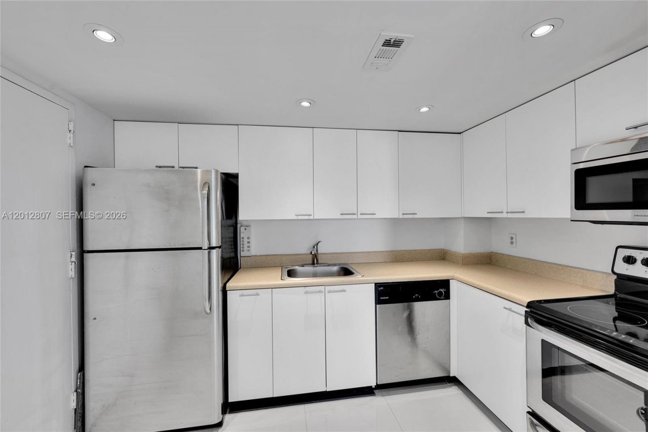 401 Golden Isles Dr, Unit 712, Hallandale Beach, FL 33009 Photo