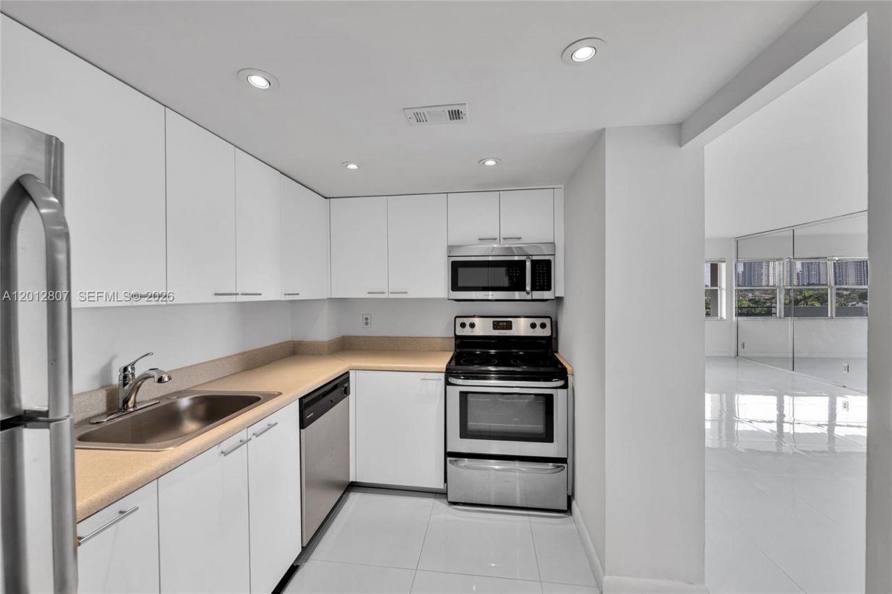 401 Golden Isles Dr, Unit 712, Hallandale Beach, FL 33009 Photo