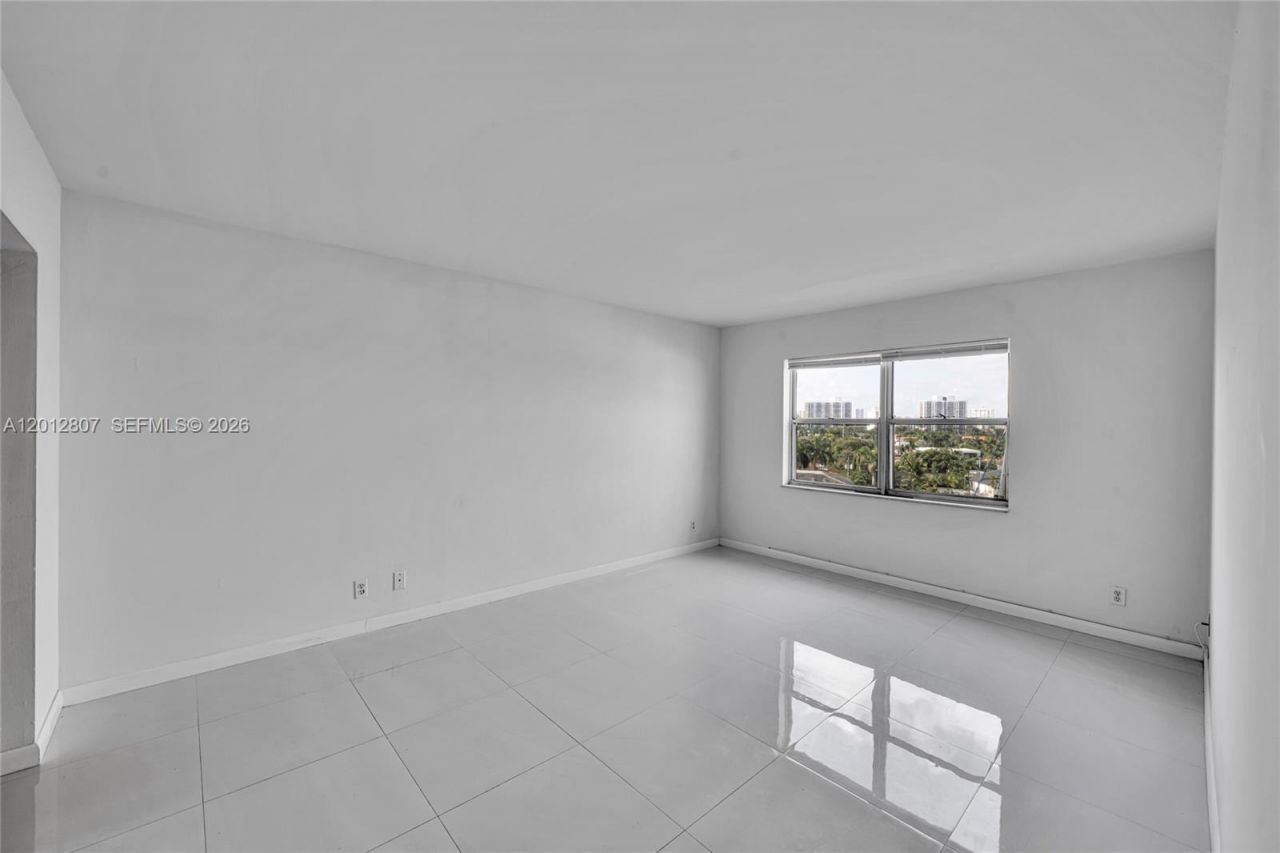 401 Golden Isles Dr, Unit 712, Hallandale Beach, FL 33009 Photo