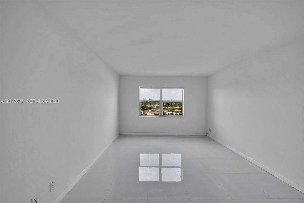 401 Golden Isles Dr, Unit 712, Hallandale Beach, FL 33009 Photo