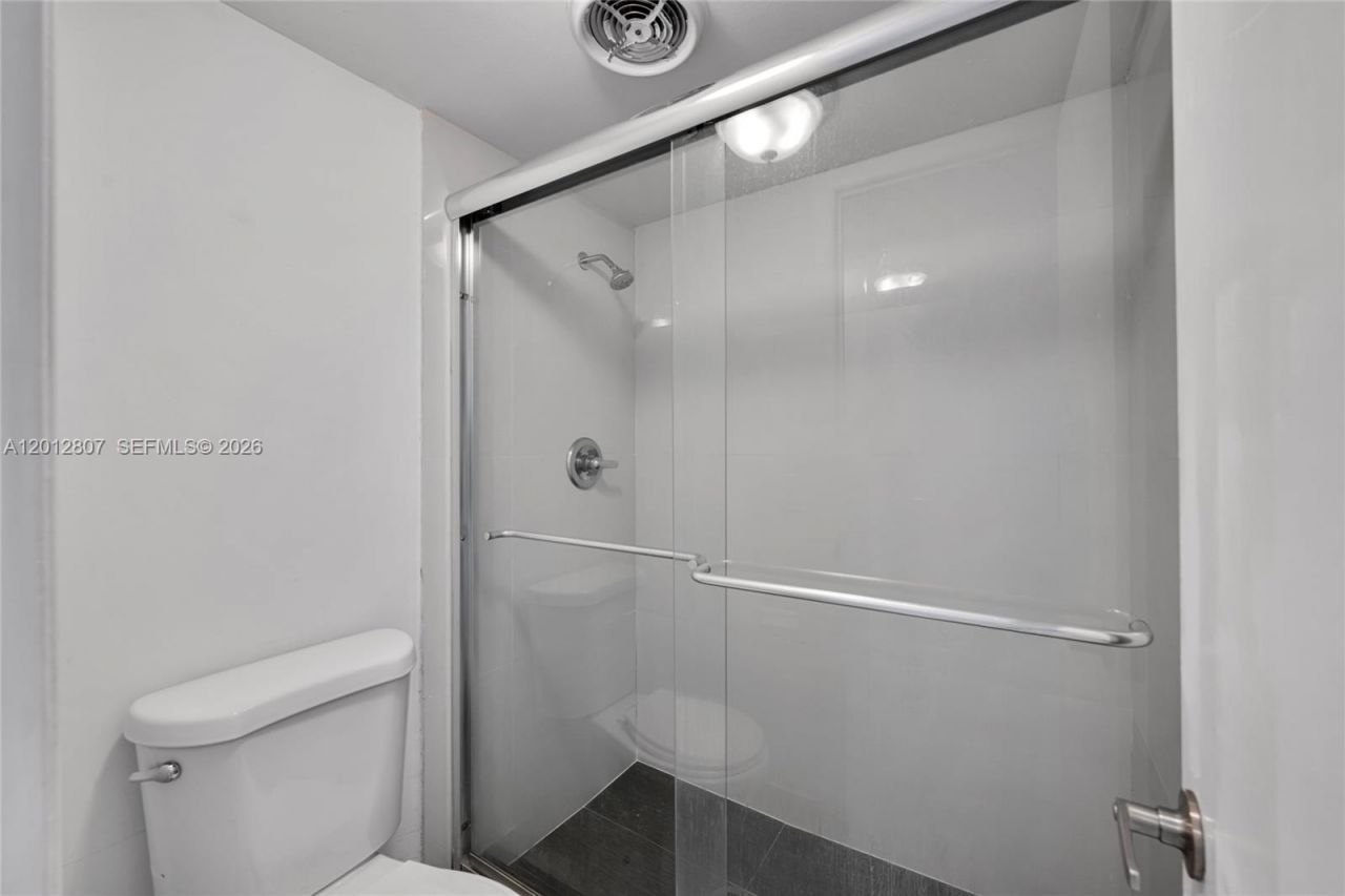 401 Golden Isles Dr, Unit 712, Hallandale Beach, FL 33009 Photo