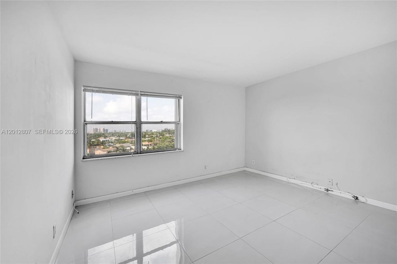 401 Golden Isles Dr, Unit 712, Hallandale Beach, FL 33009 Photo