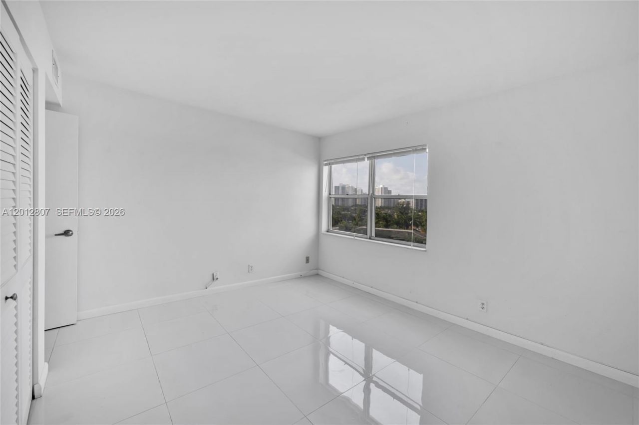 401 Golden Isles Dr, Unit 712, Hallandale Beach, FL 33009 Photo