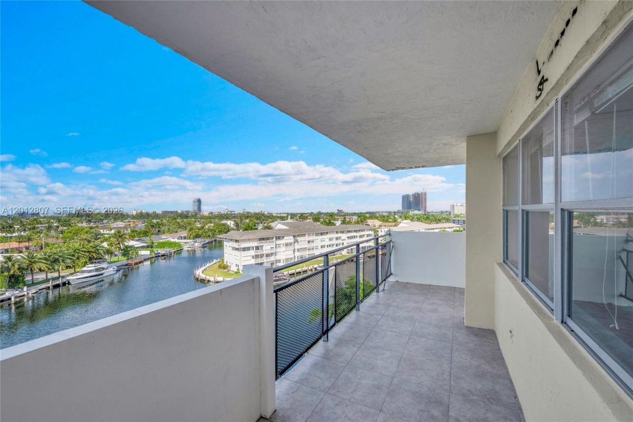 401 Golden Isles Dr, Unit 712, Hallandale Beach, FL 33009 Photo
