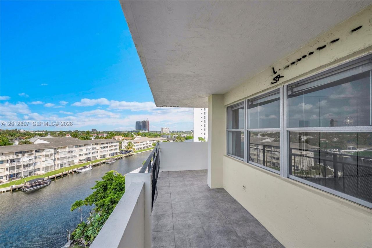 401 Golden Isles Dr, Unit 712, Hallandale Beach, FL 33009 Photo