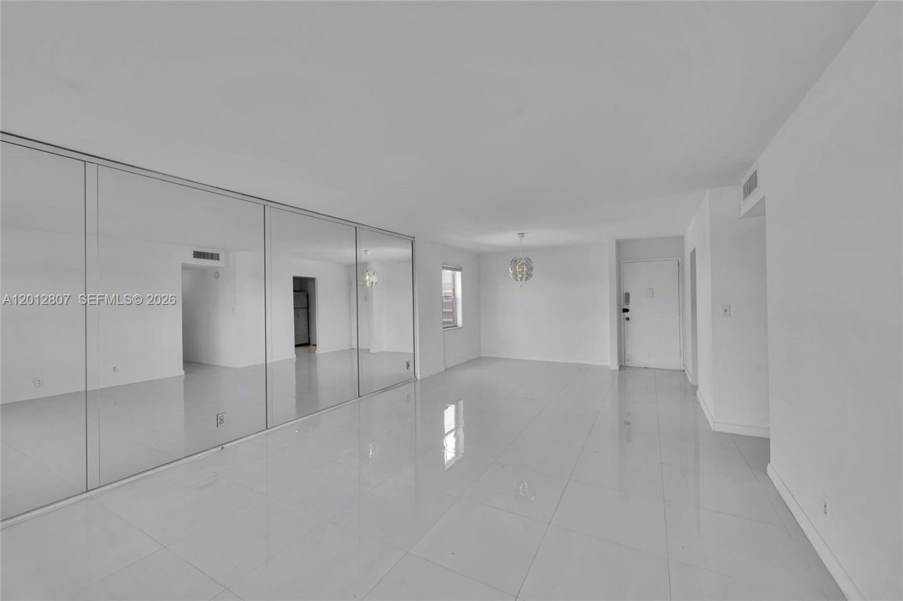 401 Golden Isles Dr, Unit 712, Hallandale Beach, FL 33009 Photo