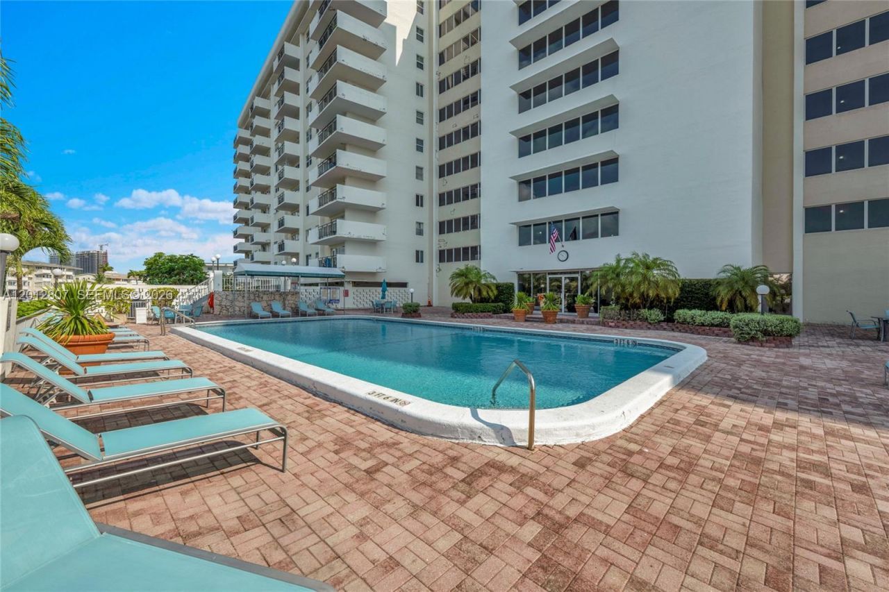 401 Golden Isles Dr, Unit 712, Hallandale Beach, FL 33009 Photo