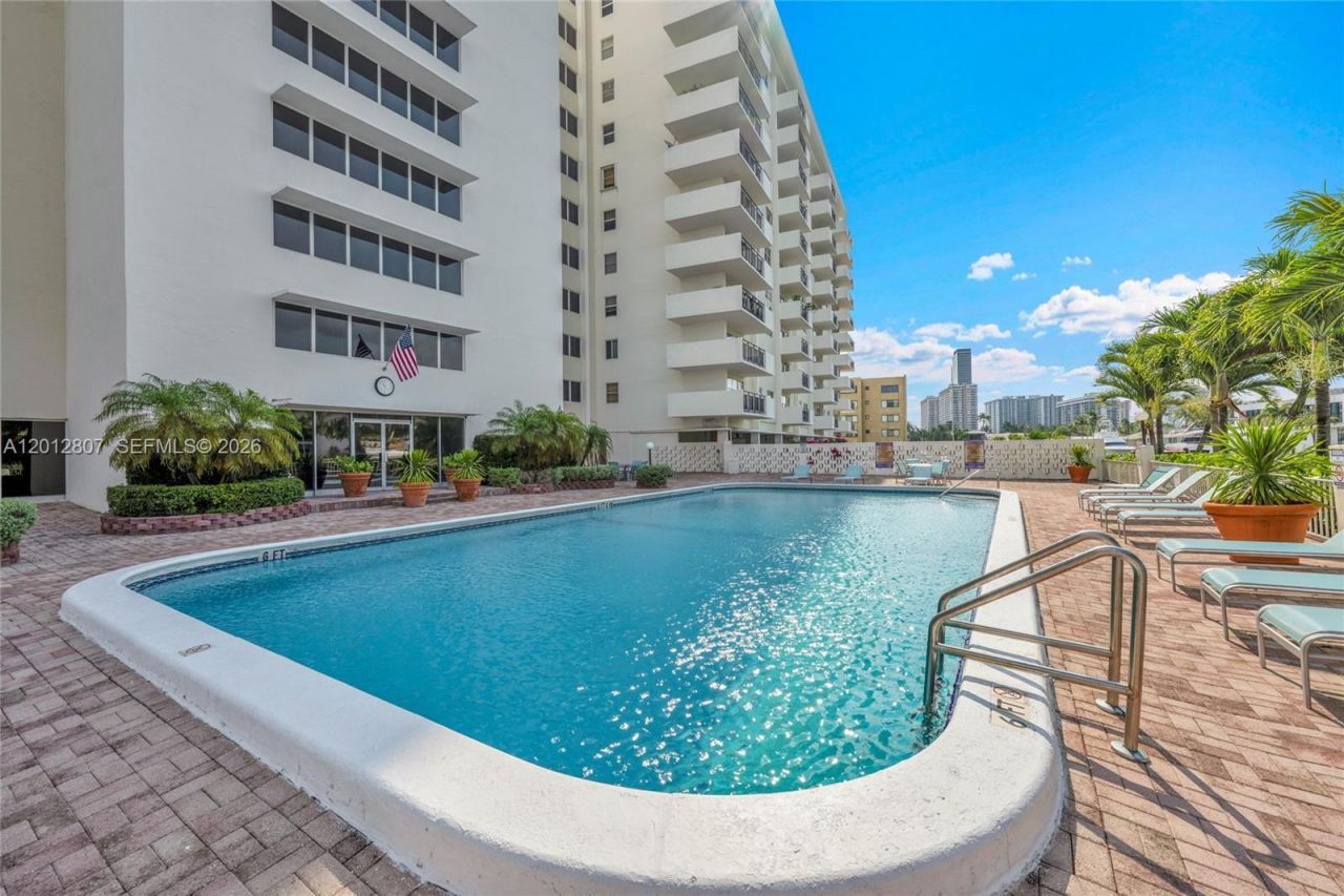 401 Golden Isles Dr, Unit 712, Hallandale Beach, FL 33009 Photo