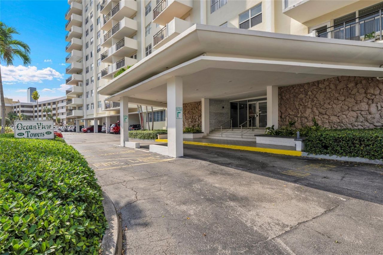 401 Golden Isles Dr, Unit 712, Hallandale Beach, FL 33009 Photo