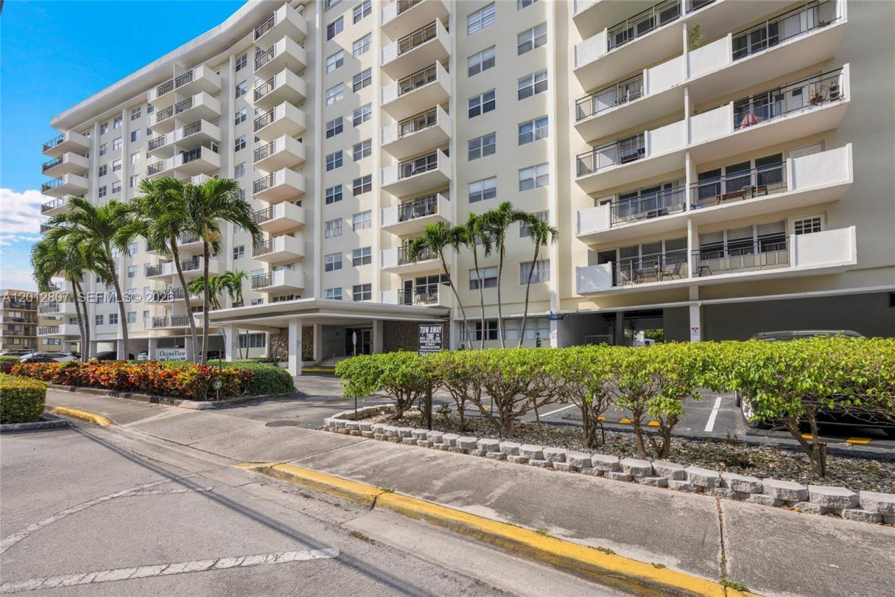 401 Golden Isles Dr, Unit 712, Hallandale Beach, FL 33009 Photo