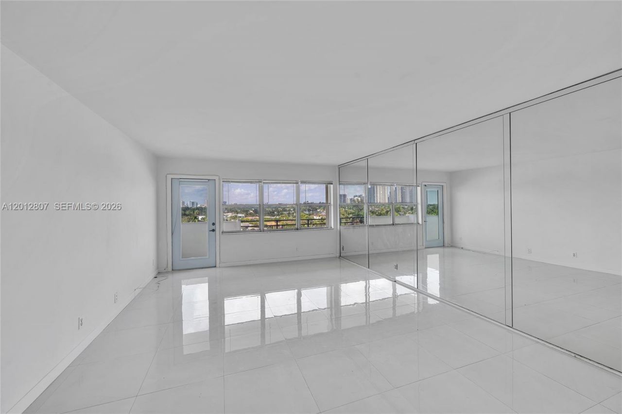 401 Golden Isles Dr, Unit 712, Hallandale Beach, FL 33009 Photo
