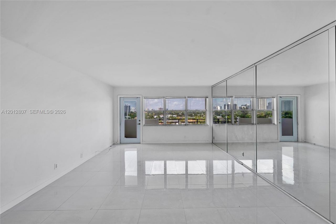 401 Golden Isles Dr, Unit 712, Hallandale Beach, FL 33009 Photo