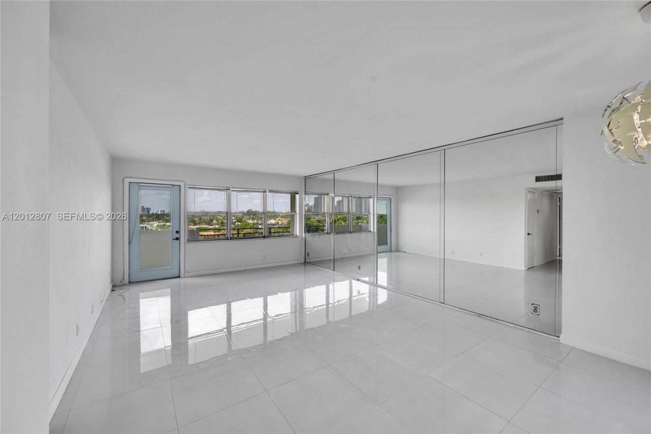 401 Golden Isles Dr, Unit 712, Hallandale Beach, FL 33009 Photo