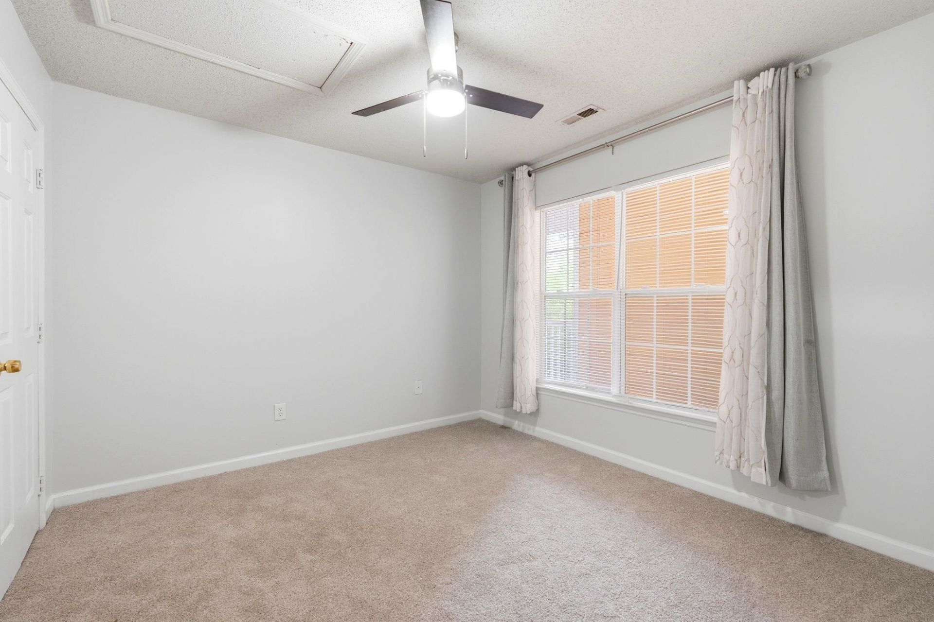 4243 Villas Dr. Photo 16