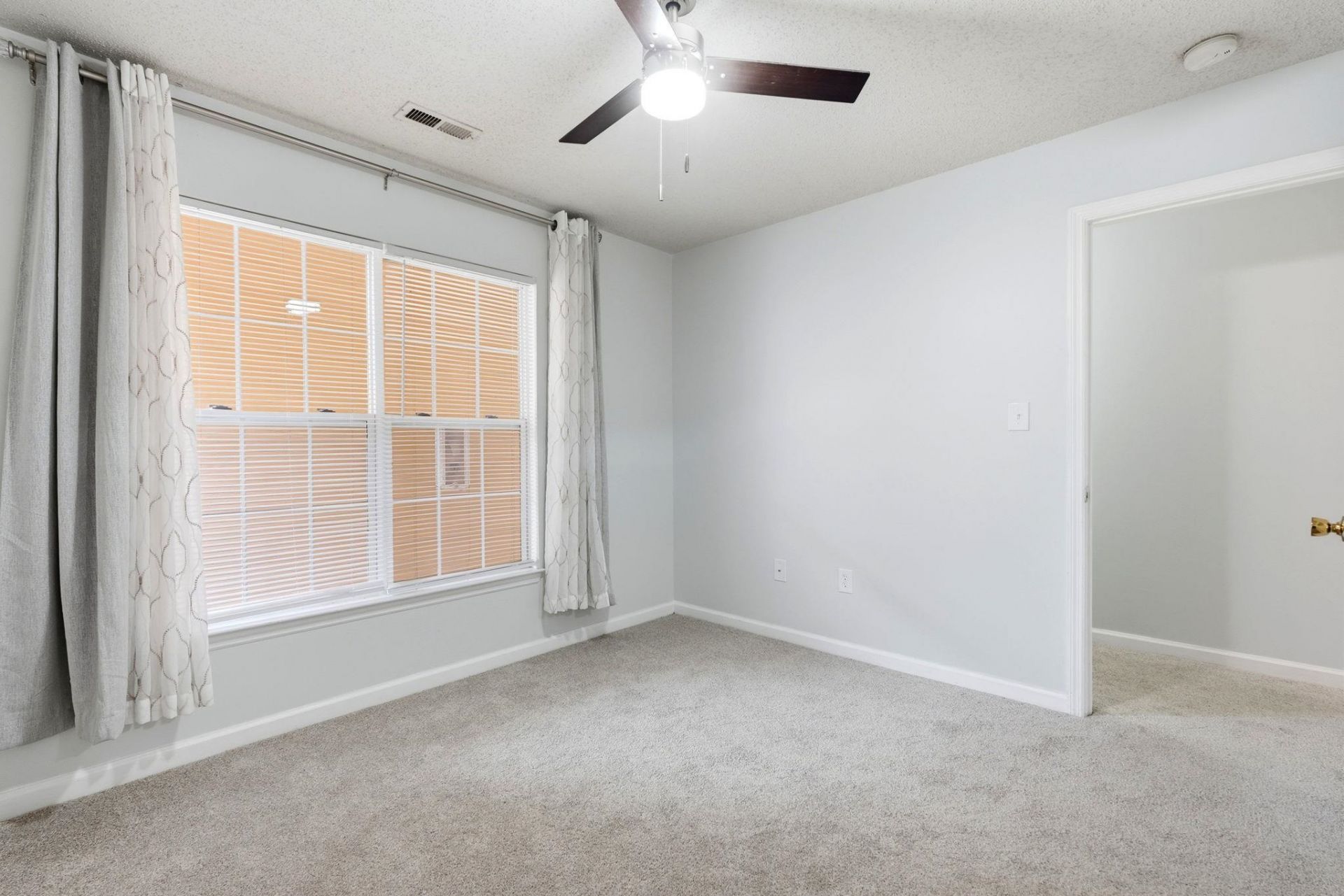 4243 Villas Dr. Photo 18