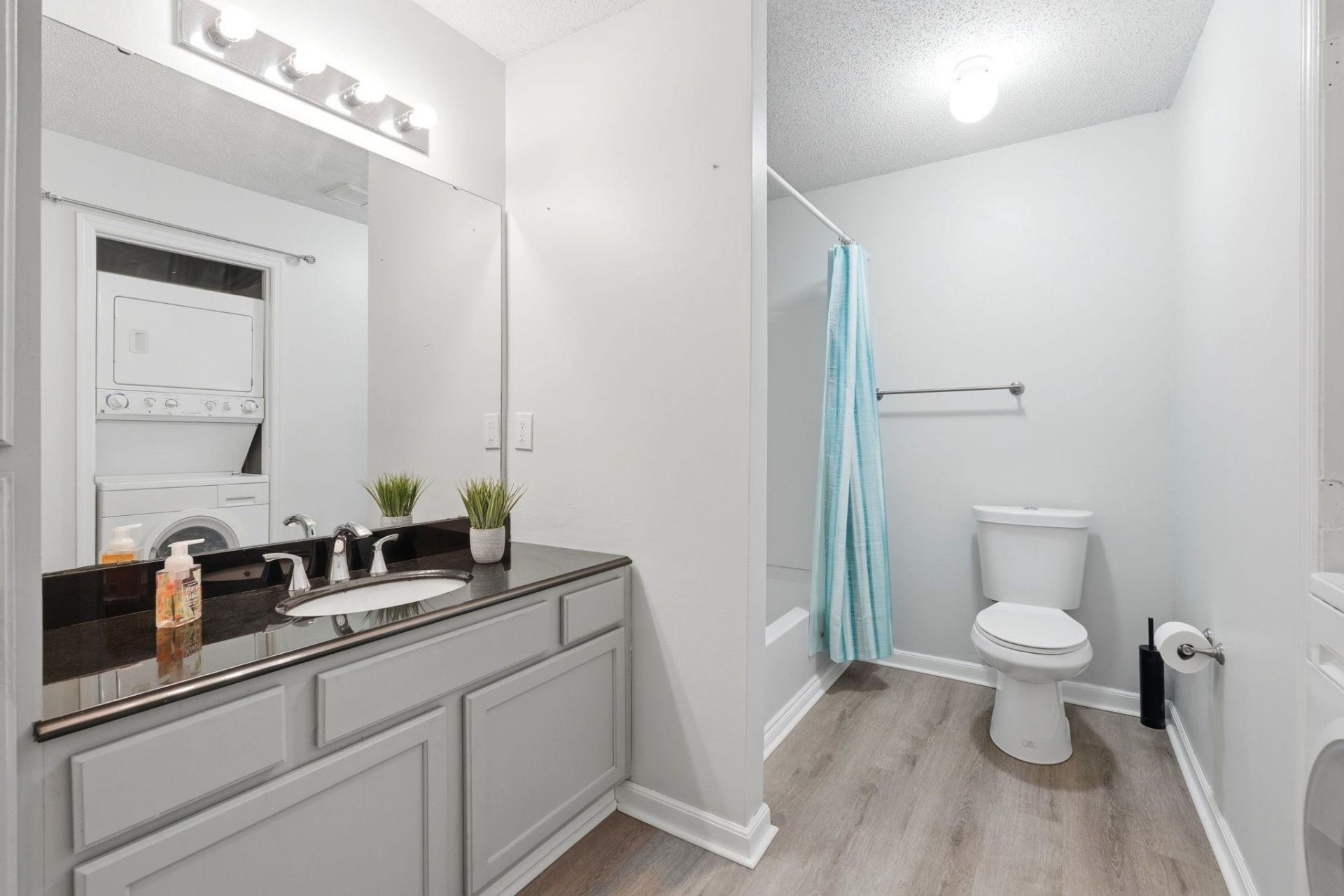 4243 Villas Dr. Photo 20