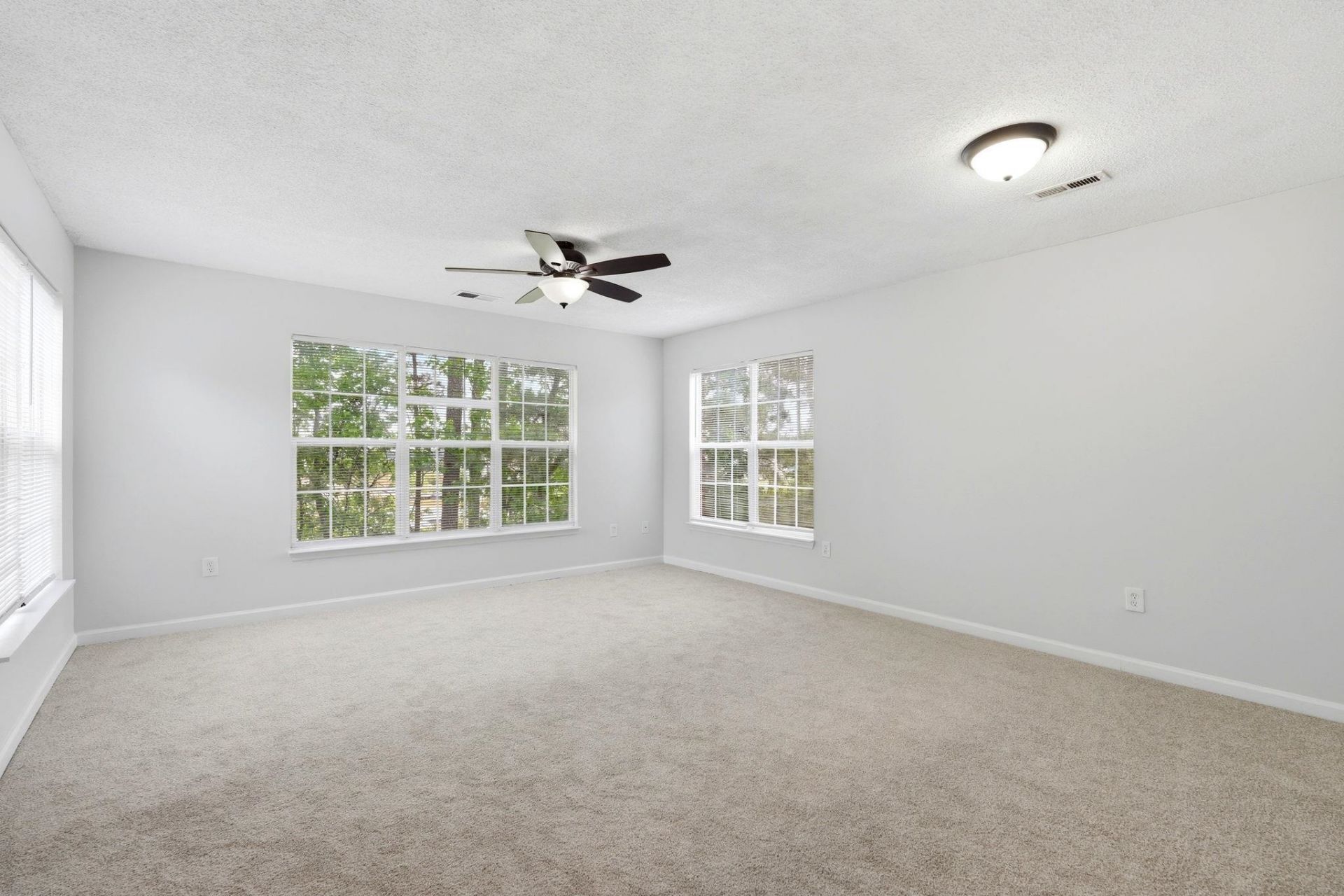 4243 Villas Dr. Photo 6