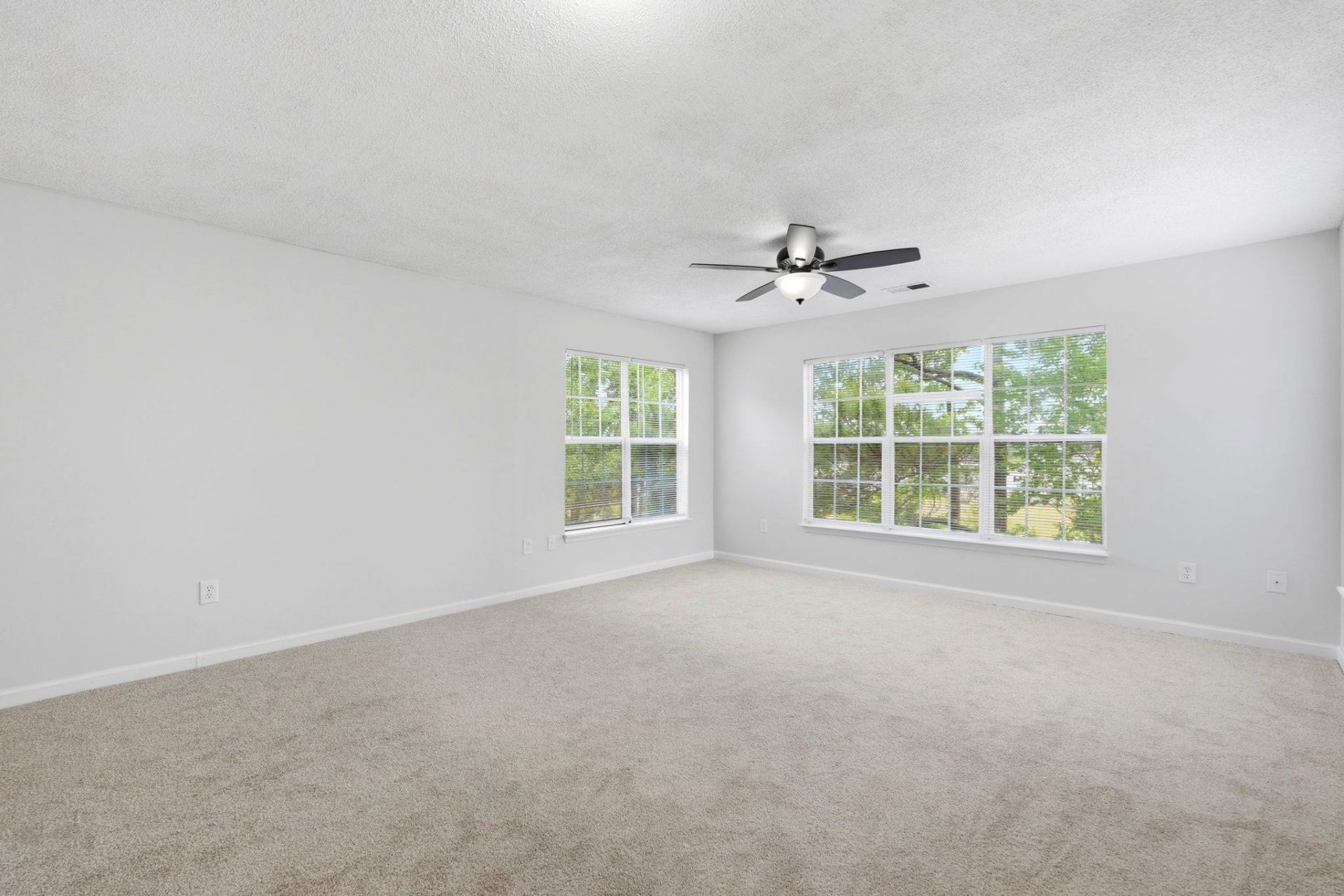 4243 Villas Dr. Photo 7