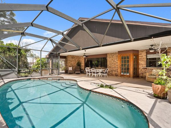 472 SE Majestic Terrace, Port St. Lucie, FL 34983