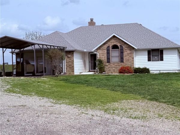 24306 Parade Drive , Lebanon, MO 65536