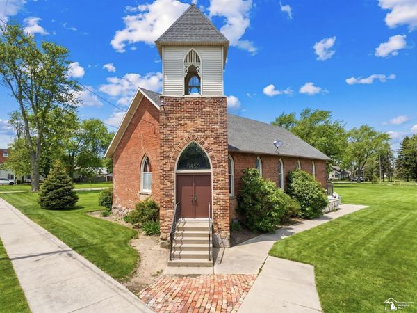 8450 Brown Street, Ottawa Lake, MI 49267