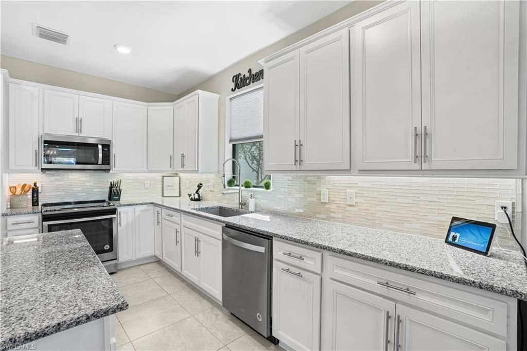 2077 Hamlin St, Naples, FL 34120 Photo