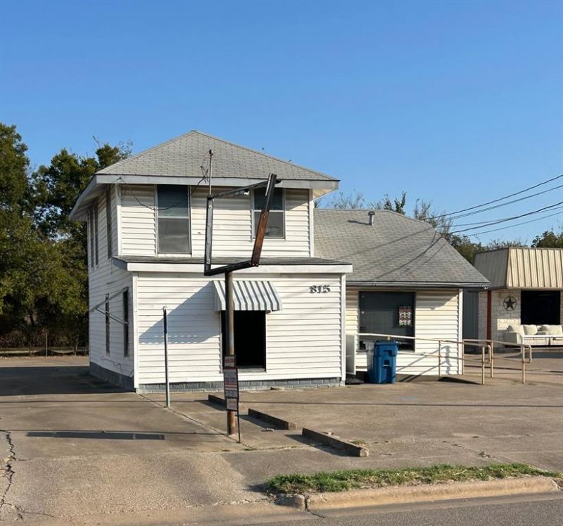 815 Milam Street, Mexia, TX 76667 Main Photo