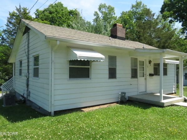 105 Thornton Rd, Oak Ridge, TN 37830
