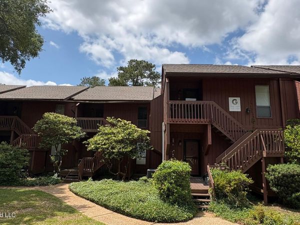 239 Lakeside Villa , Diamondhead, MS 39525