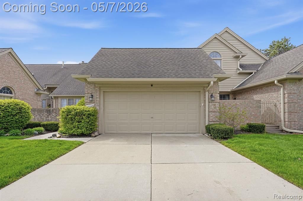 42626 Christina Drive, Sterling Heights, MI 48313 Main Photo