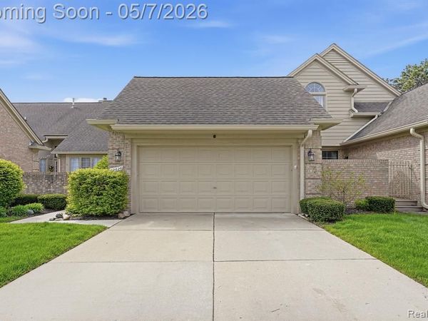 42626 Christina Drive, Sterling Heights, MI 48313