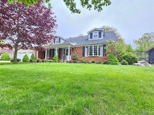 21879 Canterbury Avenue, Grosse Ile Twp, MI 48138
