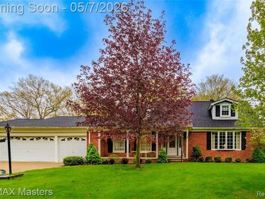 21879 Canterbury Avenue, Grosse Ile Twp, MI 48138