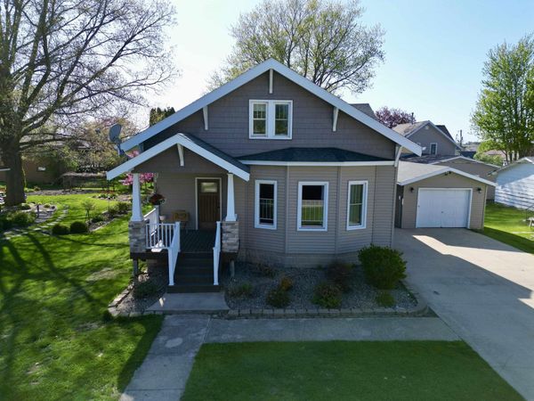 303 S West Street, Calmar, IA 52132