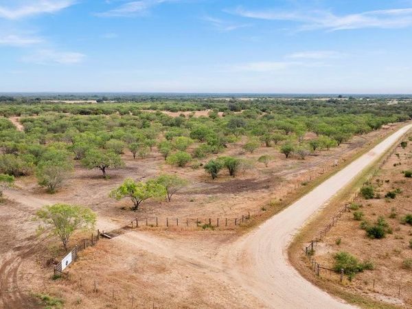 6 CR 171, Nixon, TX 78140