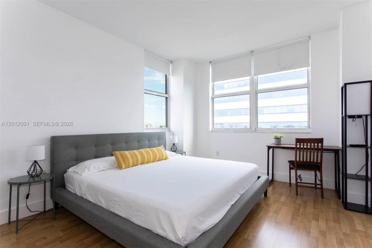 3180 SW 22nd Ter, Unit 807, Miami, FL 33145 Photo