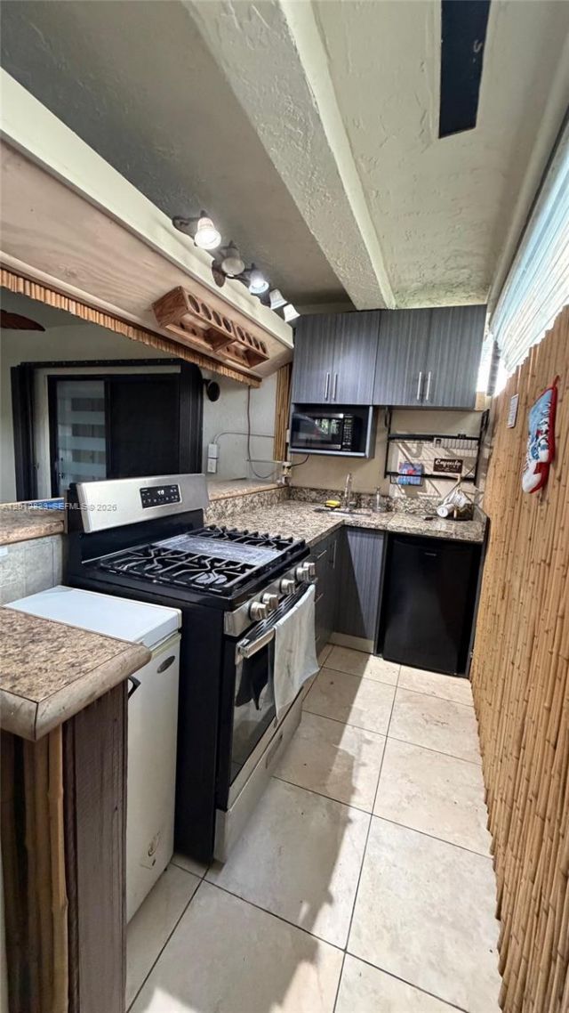 2450 W 67th Pl, Unit 13-12, Hialeah, FL 33016 Photo