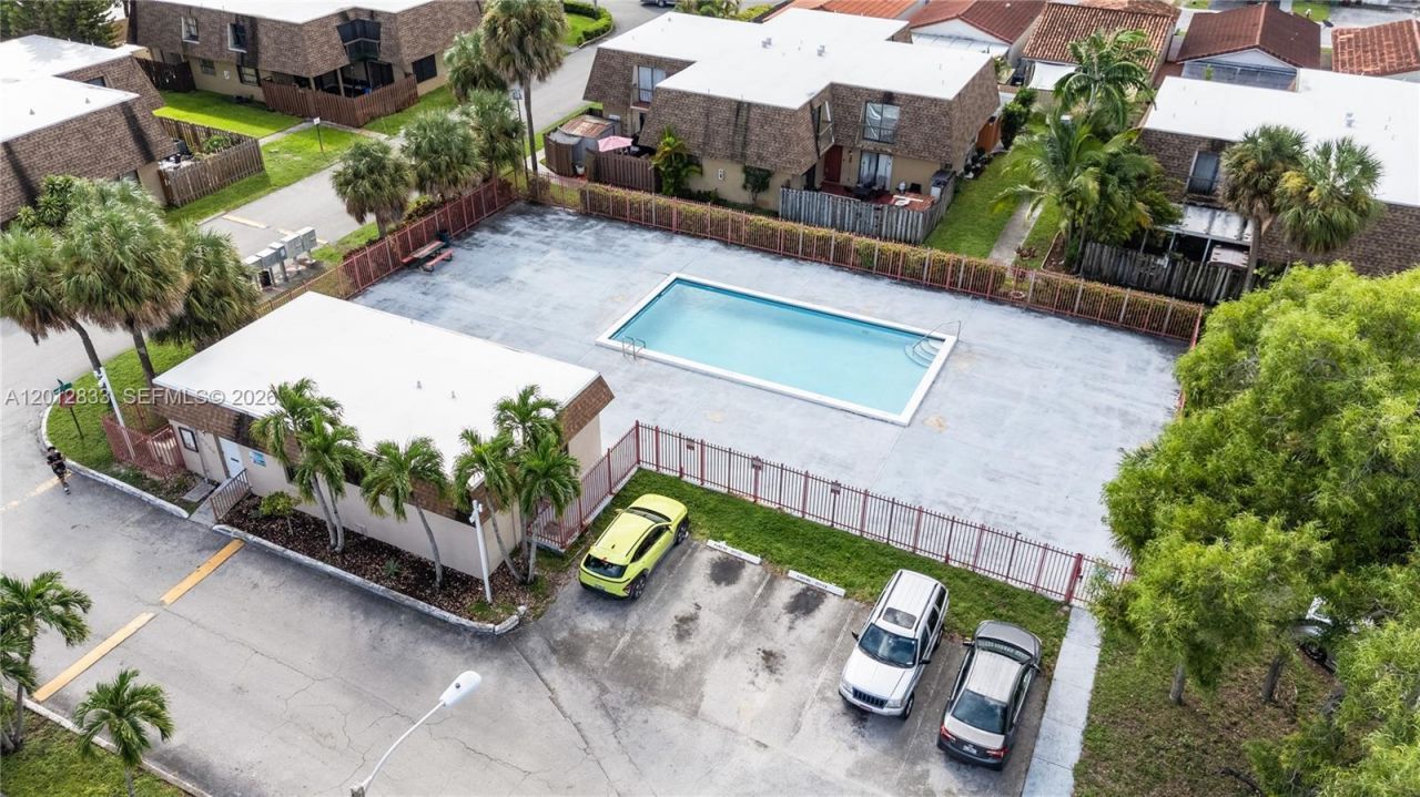 2450 W 67th Pl, Unit 13-12, Hialeah, FL 33016 Photo