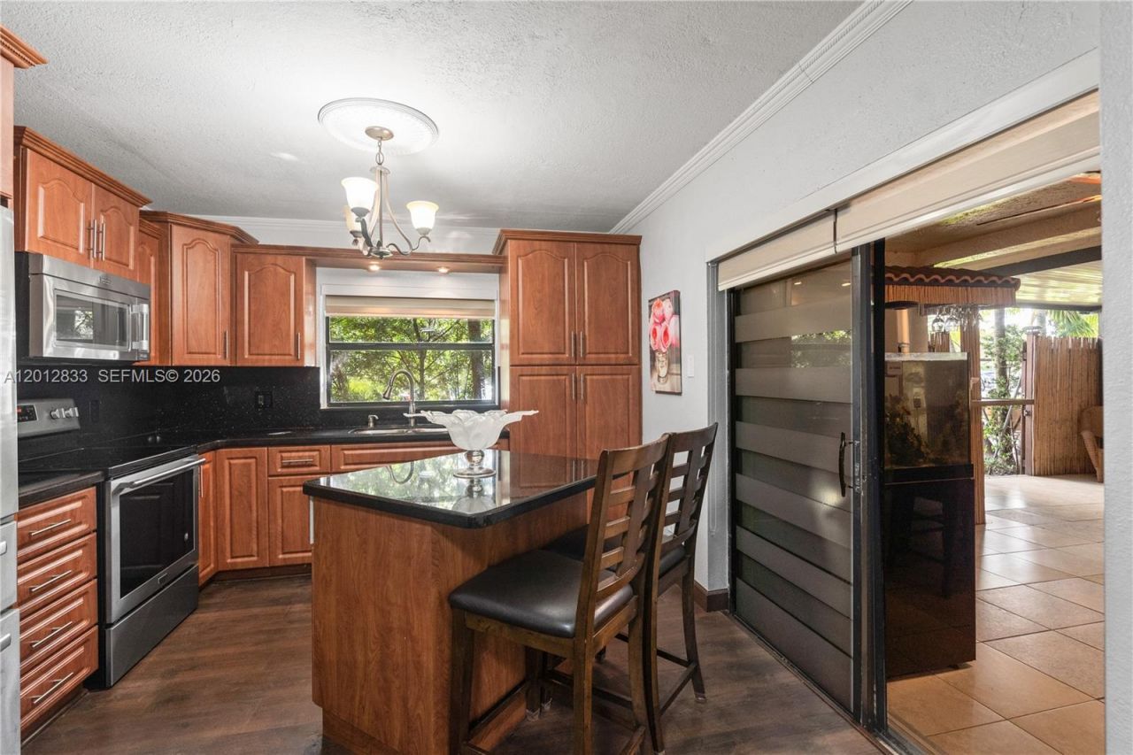 2450 W 67th Pl, Unit 13-12, Hialeah, FL 33016 Photo