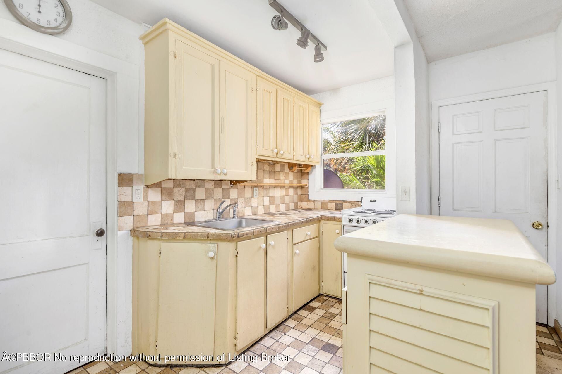 214 Conniston Road, West Palm Beach, FL 33405 Photo