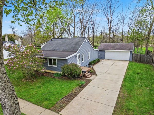 750 Taylor Street, Chelsea, MI 48118