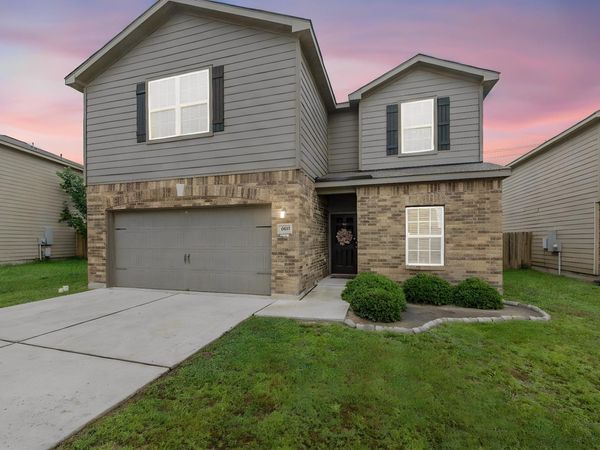 660 Yearwood LN, Jarrell, TX 76537
