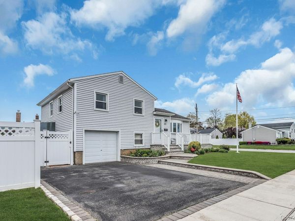 313 Illinois Avenue, Massapequa Park, NY 11762