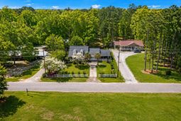 384 Suwanee Drive photo 4