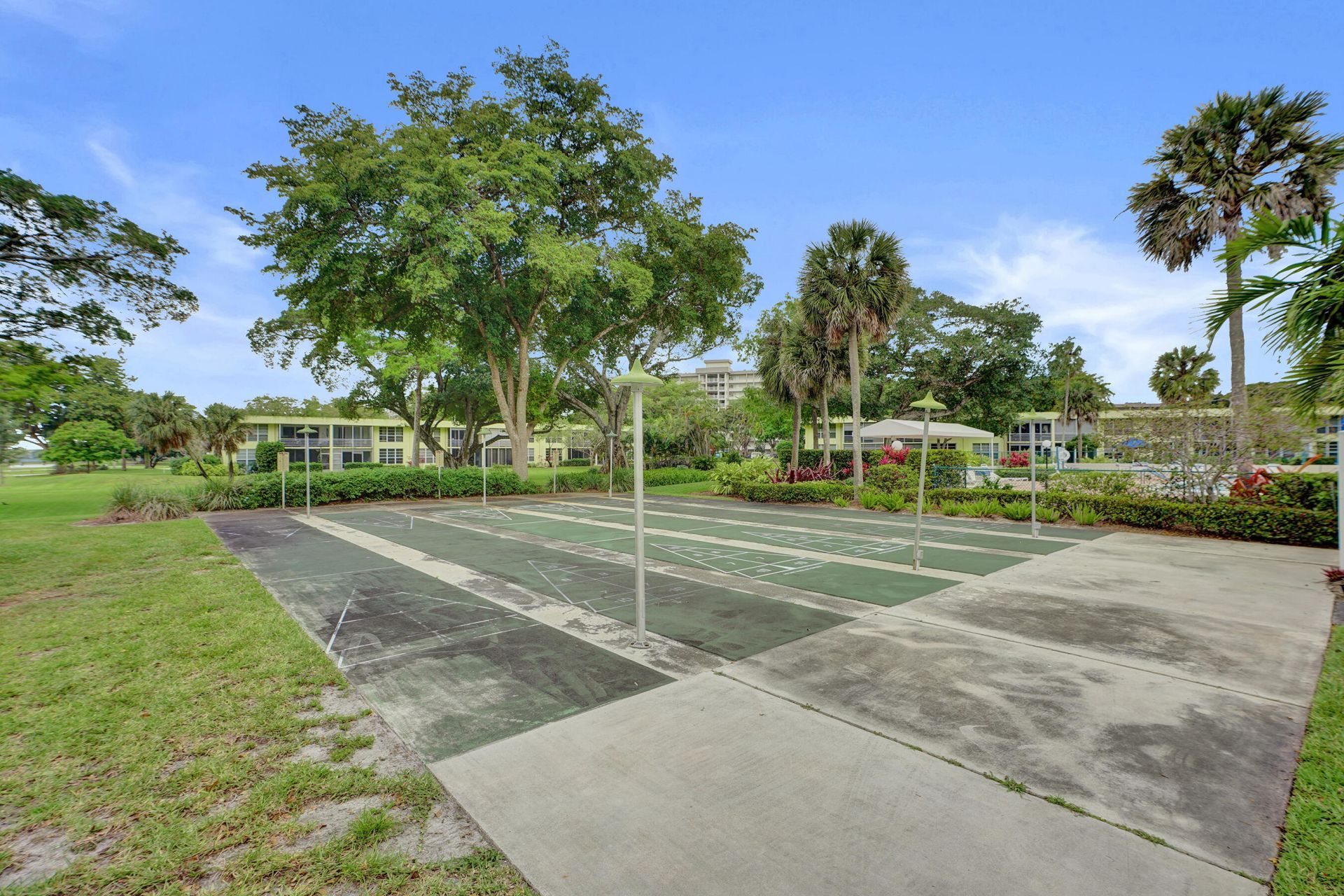545 Oaks Lane, Unit 204, Pompano Beach, FL 33069 Photo