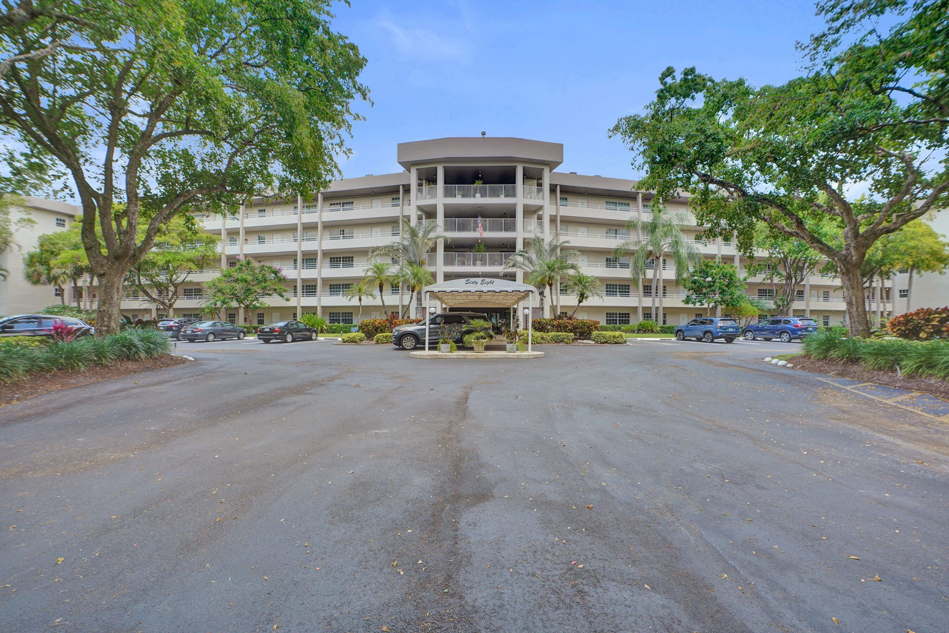 545 Oaks Lane, Unit 204, Pompano Beach, FL 33069 Photo
