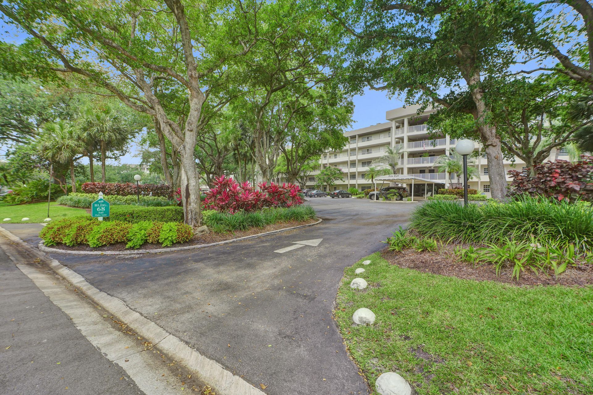 545 Oaks Lane, Unit 204, Pompano Beach, FL 33069 Photo
