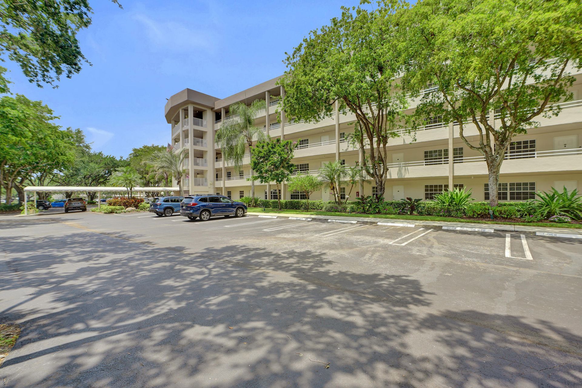 545 Oaks Lane, Unit 204, Pompano Beach, FL 33069 Photo