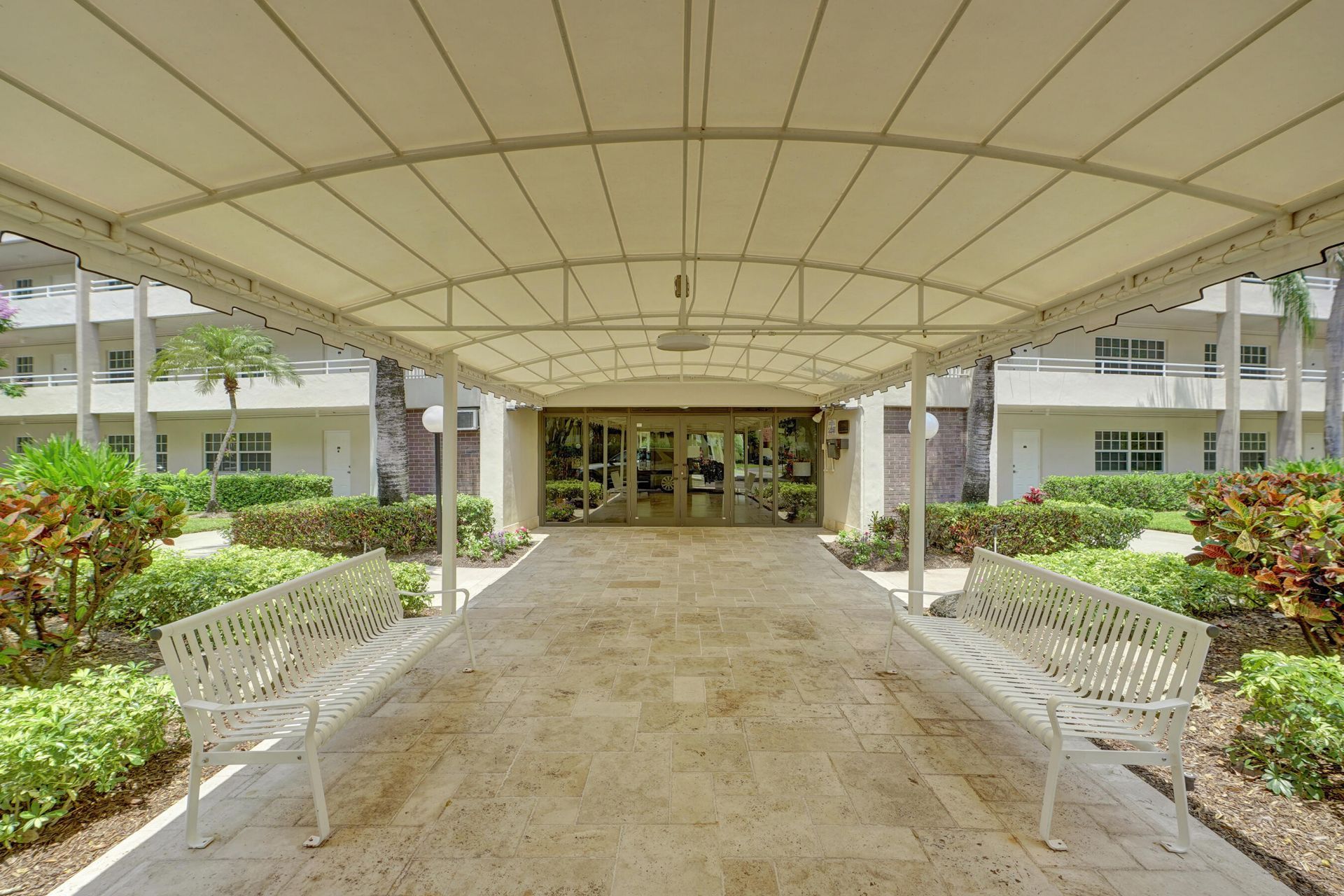 545 Oaks Lane, Unit 204, Pompano Beach, FL 33069 Photo